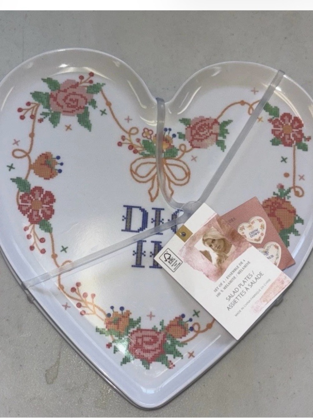 Jessica Simpson set of 4 Melamine Floral Heart Plates in Pink, Green, Orange